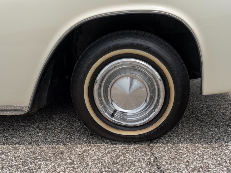 #111-•-1962-lincoln-continental-sedan-image-27