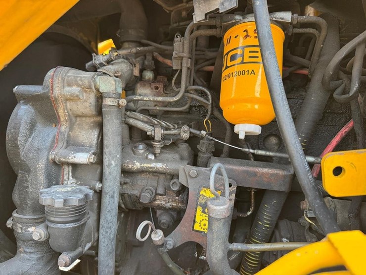 jcb-214e-image-22