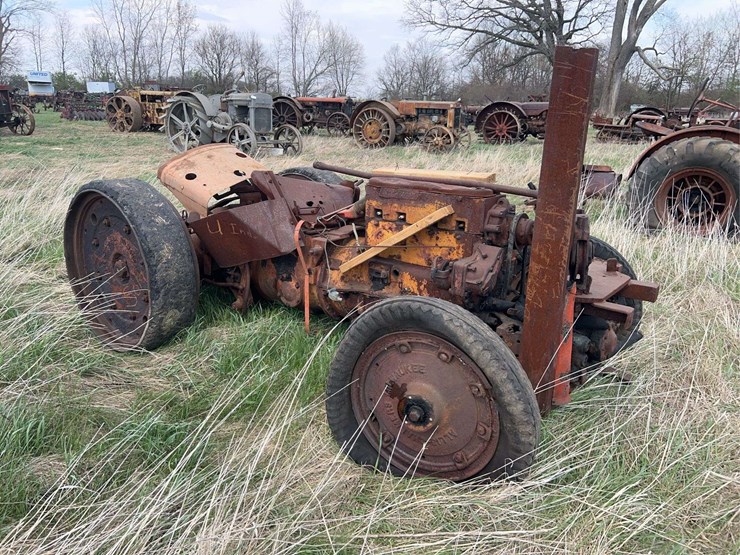 allis-chalmers-u-industrial-parts-tractor-image-7