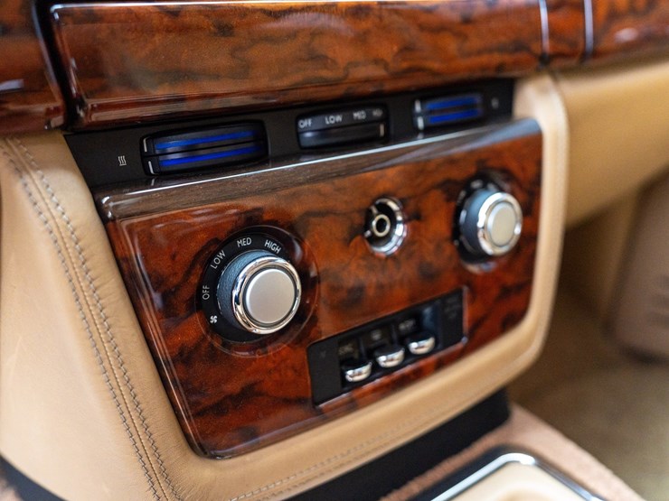 #110-•-2014-rolls-royce-phantom-sedan-image-60
