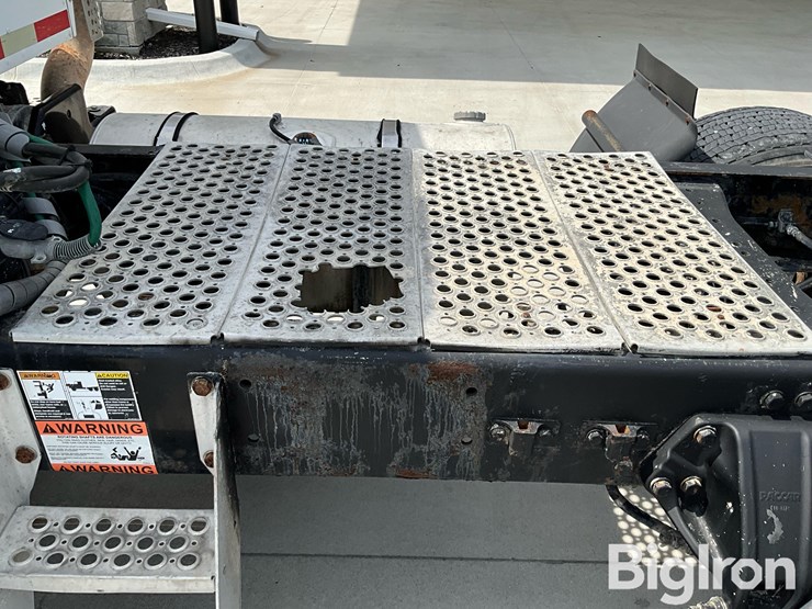 2015-kenworth-t680-image-15