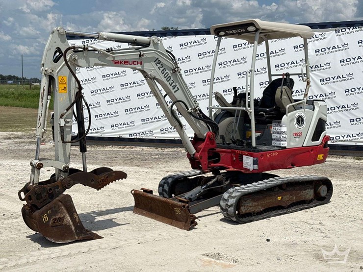 2022-takeuchi-tb225-image-1