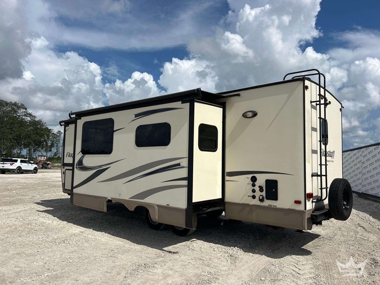 2017-forest-river-26rbws-flagstaff-super-lite-t/a-travel-trailer-image-4