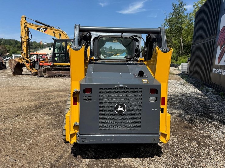 2024-deere-317g-image-3