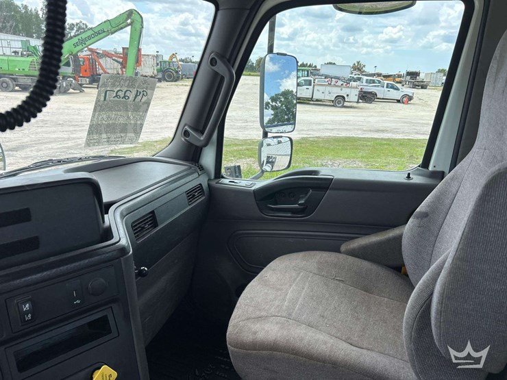 2021-international-rh613-t/a-day-cab-truck-tractor-image-22