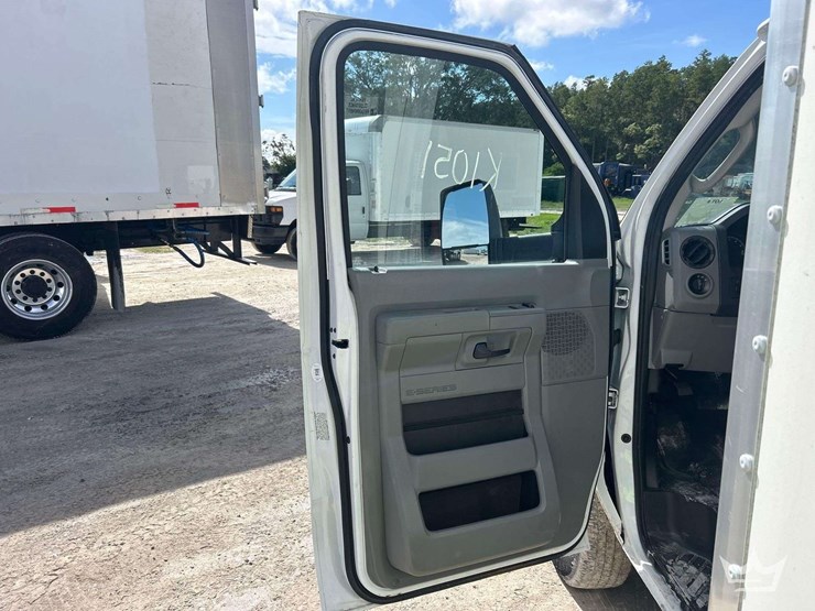 2019-ford-e350-image-14