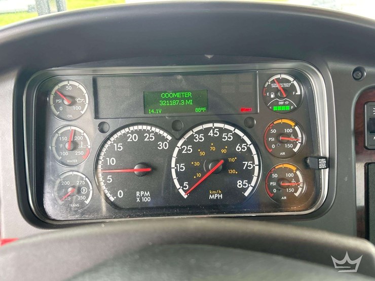 2020-freightliner-m2-106-image-28