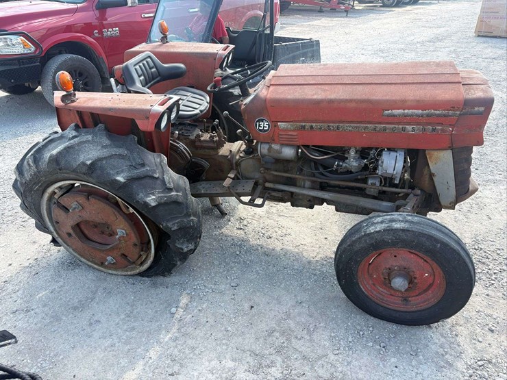 massey-ferguson-135-image-6