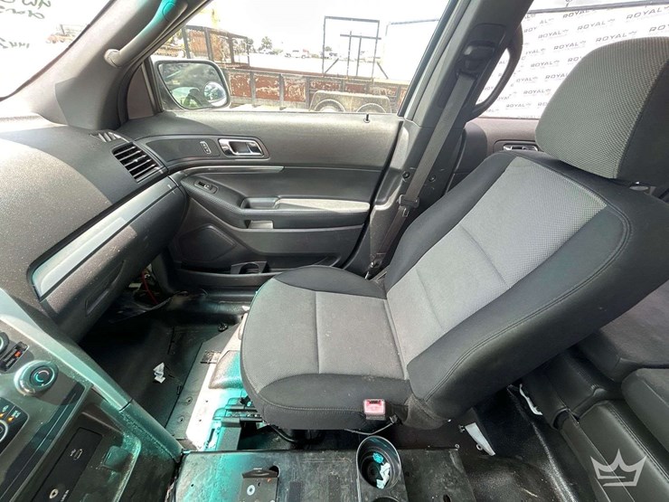 2014-ford-explorer-image-21