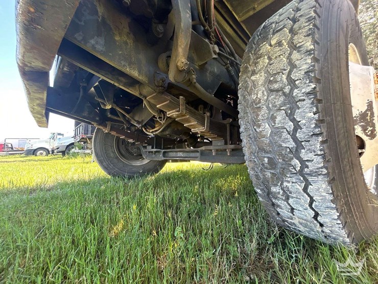 yard-spotter-truck-image-8