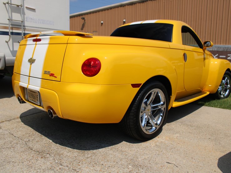 #135-•-offered-at-no-reserve-|-2005-chevrolet-ssr-image-14