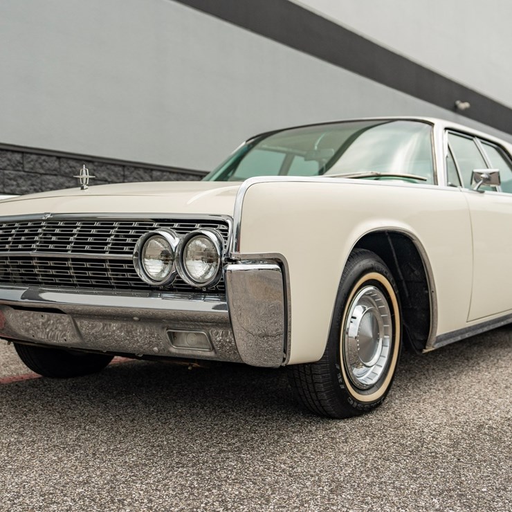 #111 • 1962 LINCOLN CONTINENTAL SEDAN