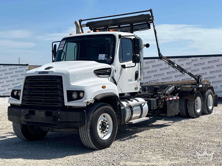 2016-freightliner-114sd-image-1