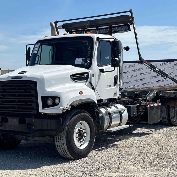 2016 FREIGHTLINER 114SD