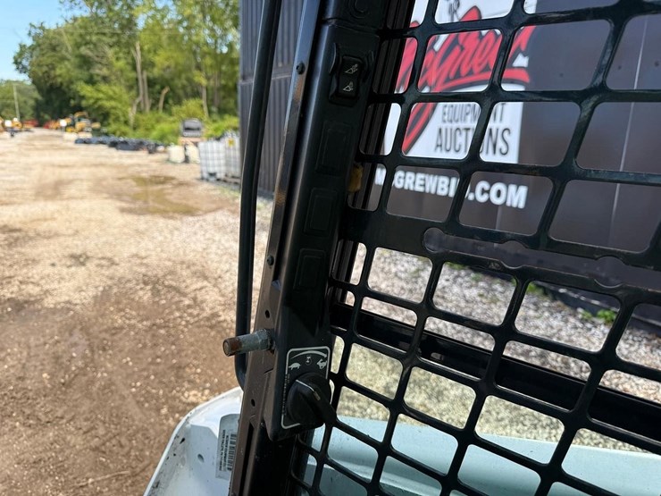 2024-bobcat-s770-image-21