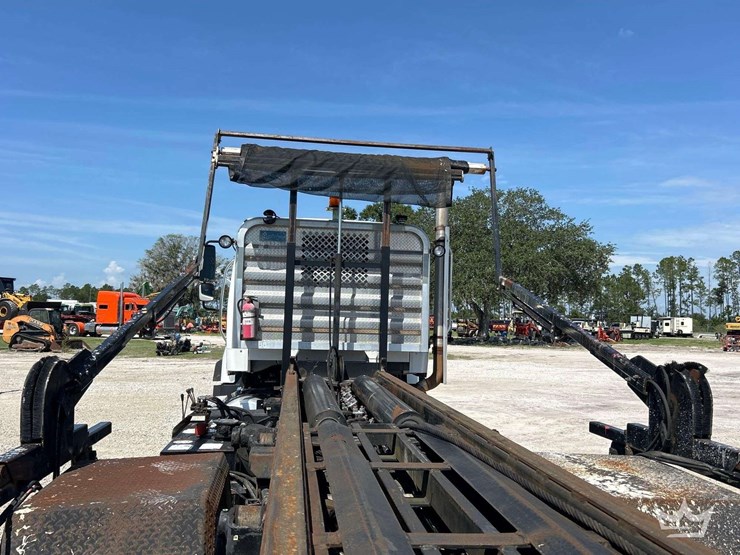 2016-freightliner-114sd-image-18