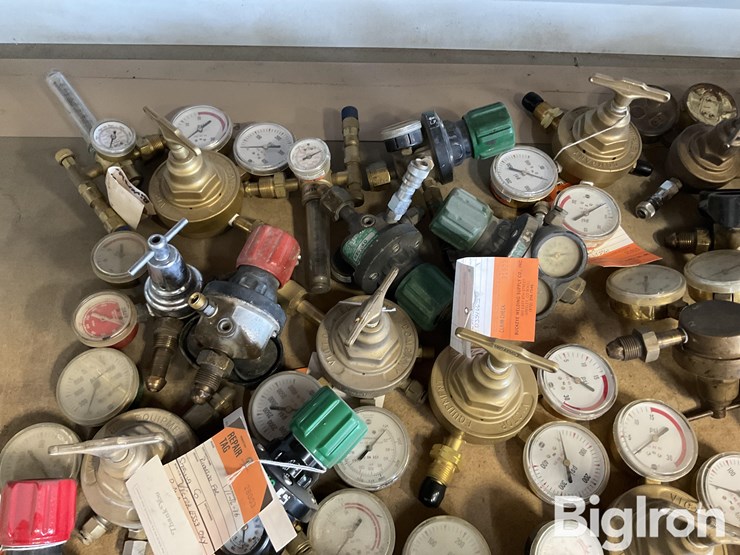 oxygen-acetylene-regulators-&-safety-caps-image-11