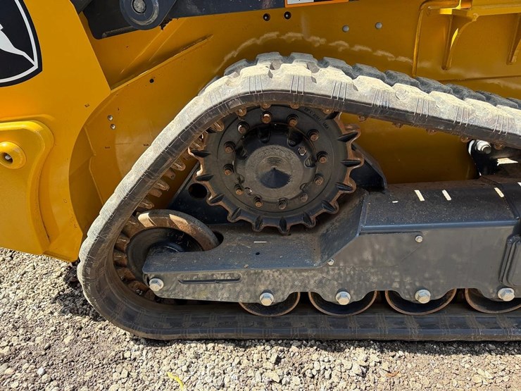 2024-deere-317g-image-14