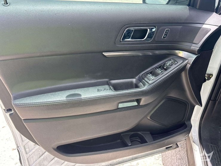 2014-ford-explorer-image-11