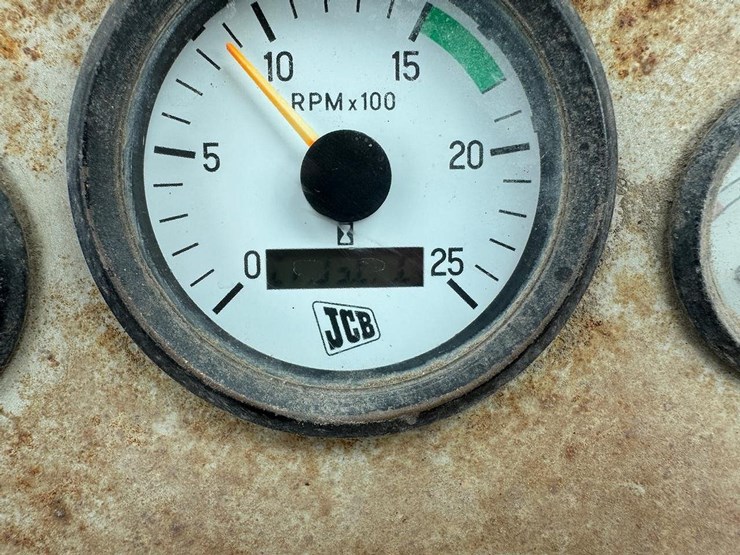jcb-214e-image-31