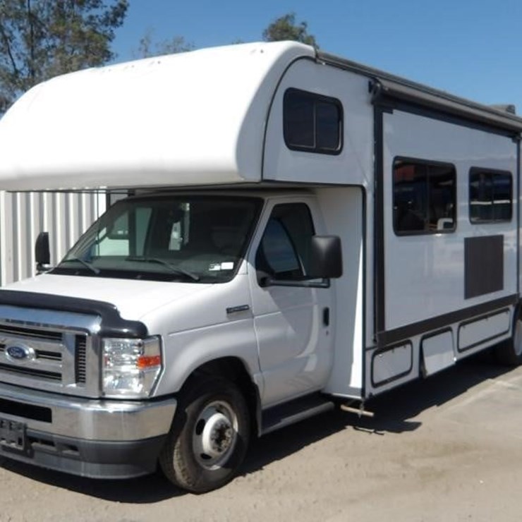 2021 FORD E450