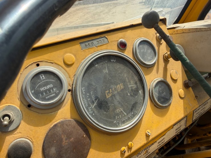 2015-jlg-8042-image-15
