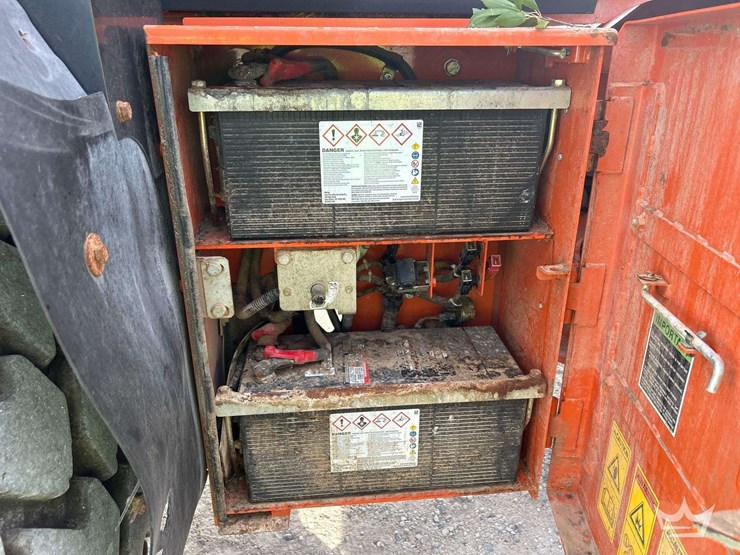 2021-hitachi-zw180-6-image-22