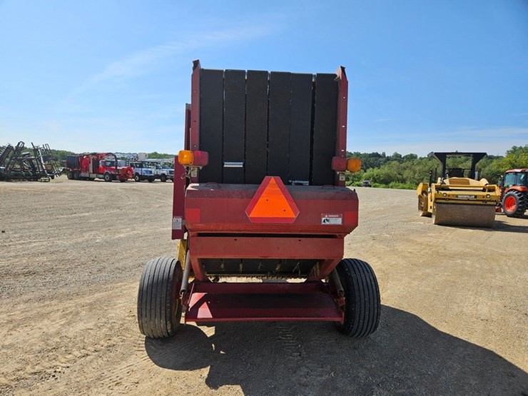 new-holland-644-image-4