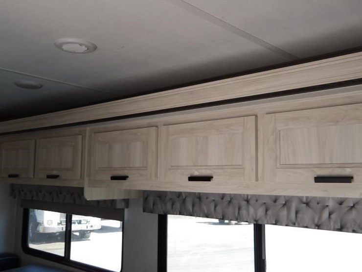 2021-ford-e450-image-54