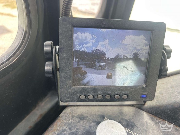 2016-freightliner-m2-106-image-25