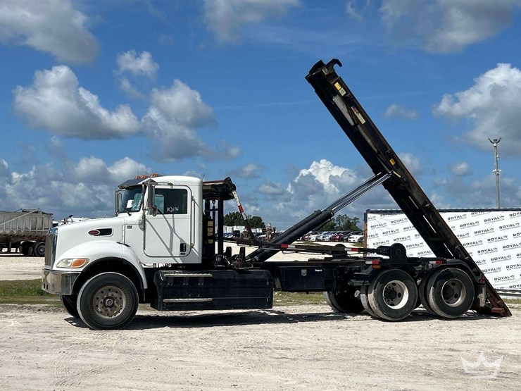 2016-peterbilt-348-image-1