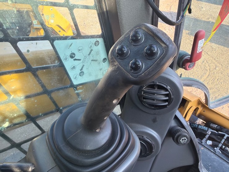 2019-caterpillar-259d-image-21