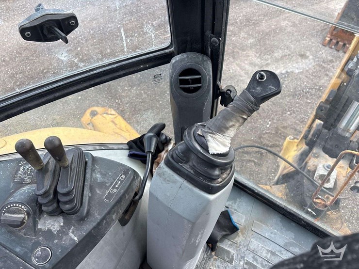 2013-caterpillar-430f-image-21