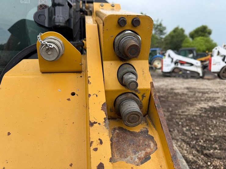 2020-caterpillar-289d3-image-11