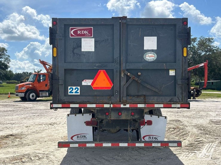 2017-freightliner-m2-106-image-41
