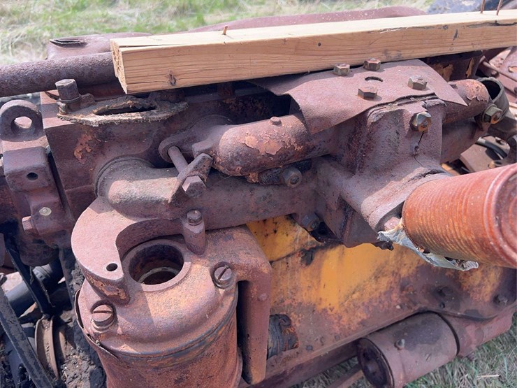 allis-chalmers-u-industrial-parts-tractor-image-36