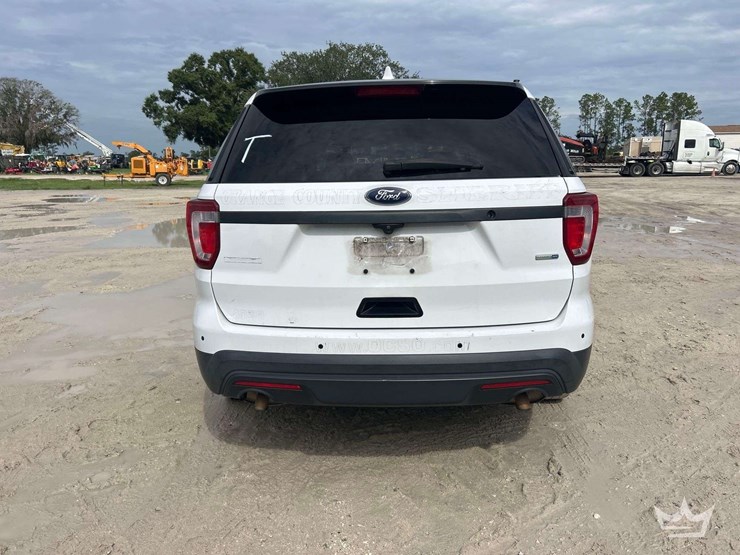 2016-ford-explorer-image-23
