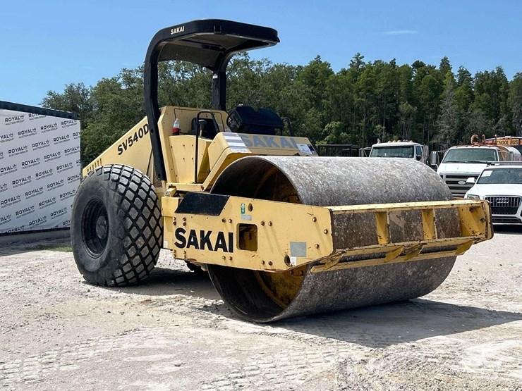 2014-sakai-sv540-vibratory-soil-compactor-image-2