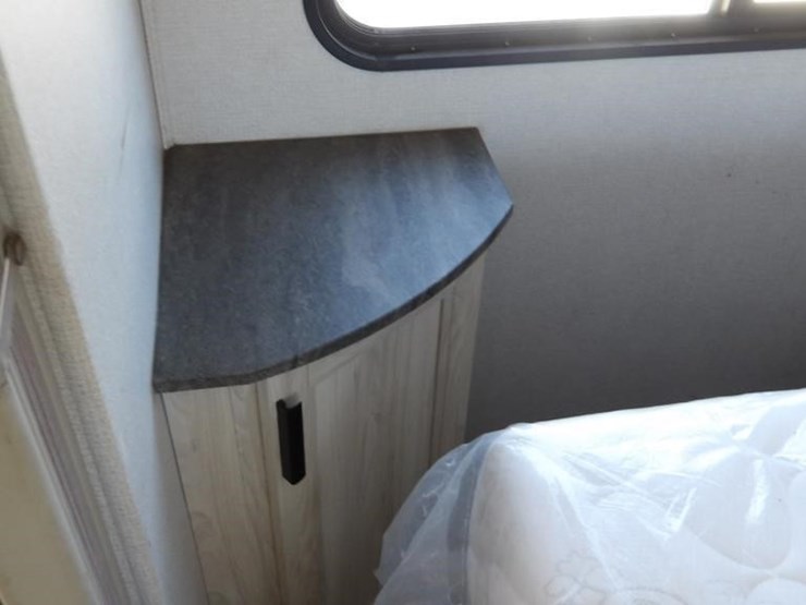 2021-ford-e450-image-68
