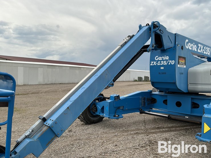 2013-genie-zx135/70-image-16