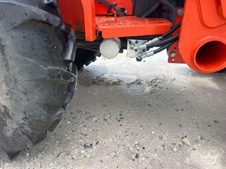 2020-kubota-3901dt-4wd-37hp-utility-loader-tractor-image-16