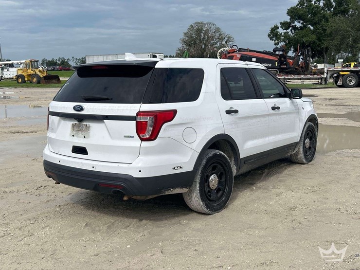 2016-ford-explorer-image-3