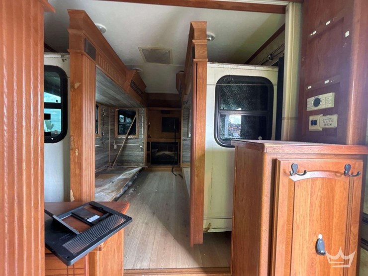 2012-keystone-montana-5th-wheel-t/a-travel-trailer-image-10