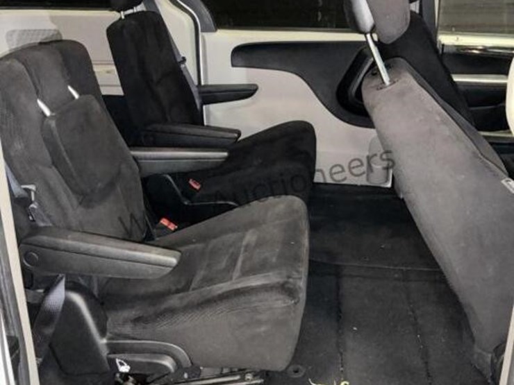 2014-dodge-grand-caravan-image-9