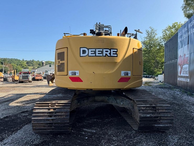 2016-deere-245g-lc-image-3