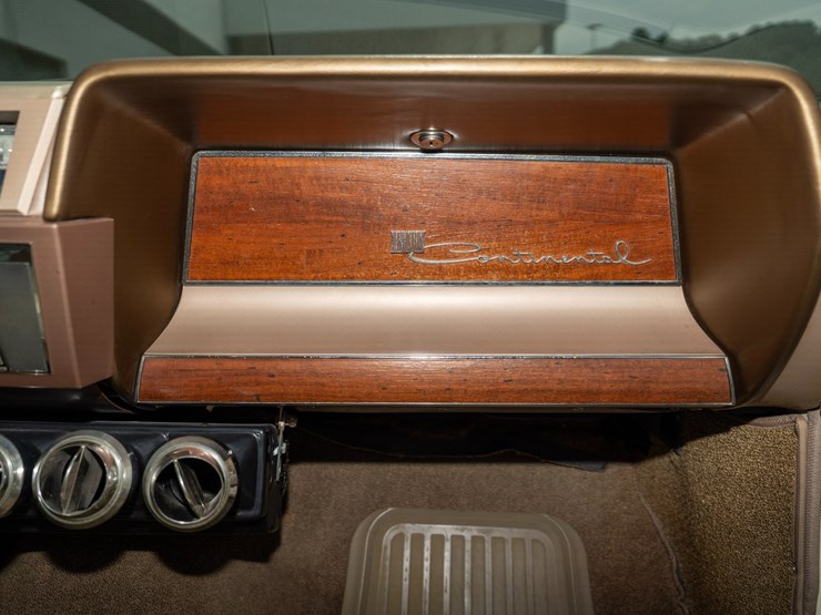 #111-•-1962-lincoln-continental-sedan-image-84