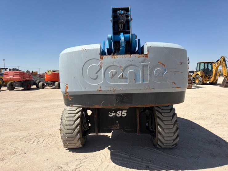 2015-jlg-8042-image-6