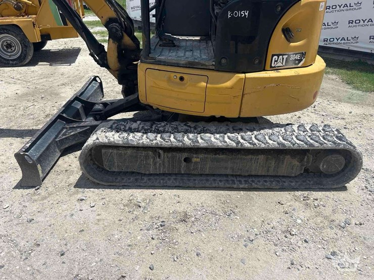 2015-caterpillar-304e2-mini-excavator-image-15