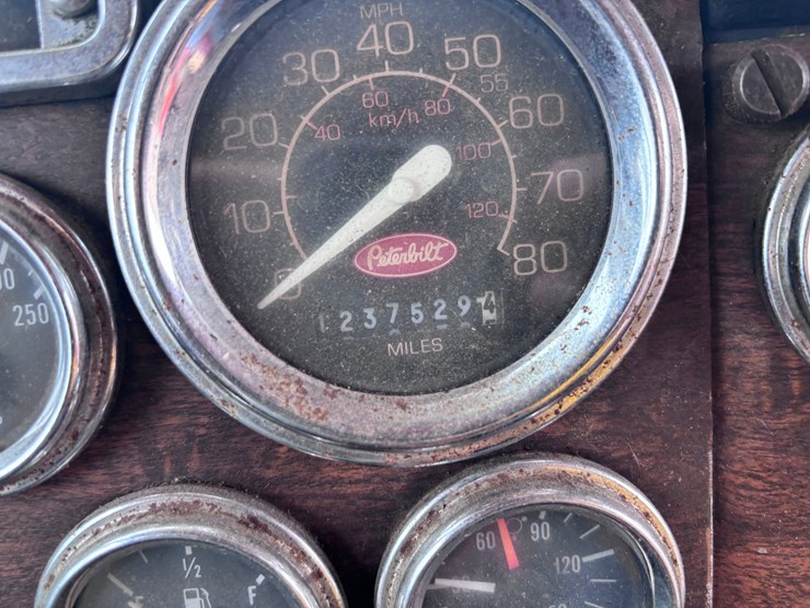 1994-peterbilt-377-image-12