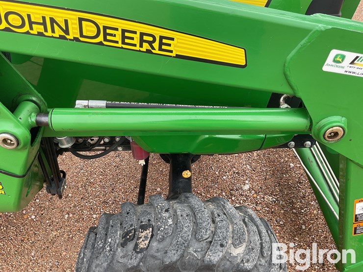2013-john-deere-3032e-image-16